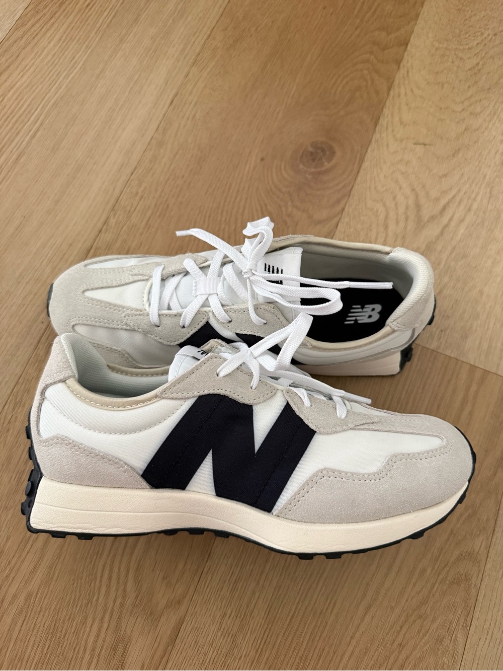 New Balance 327 Sneakers